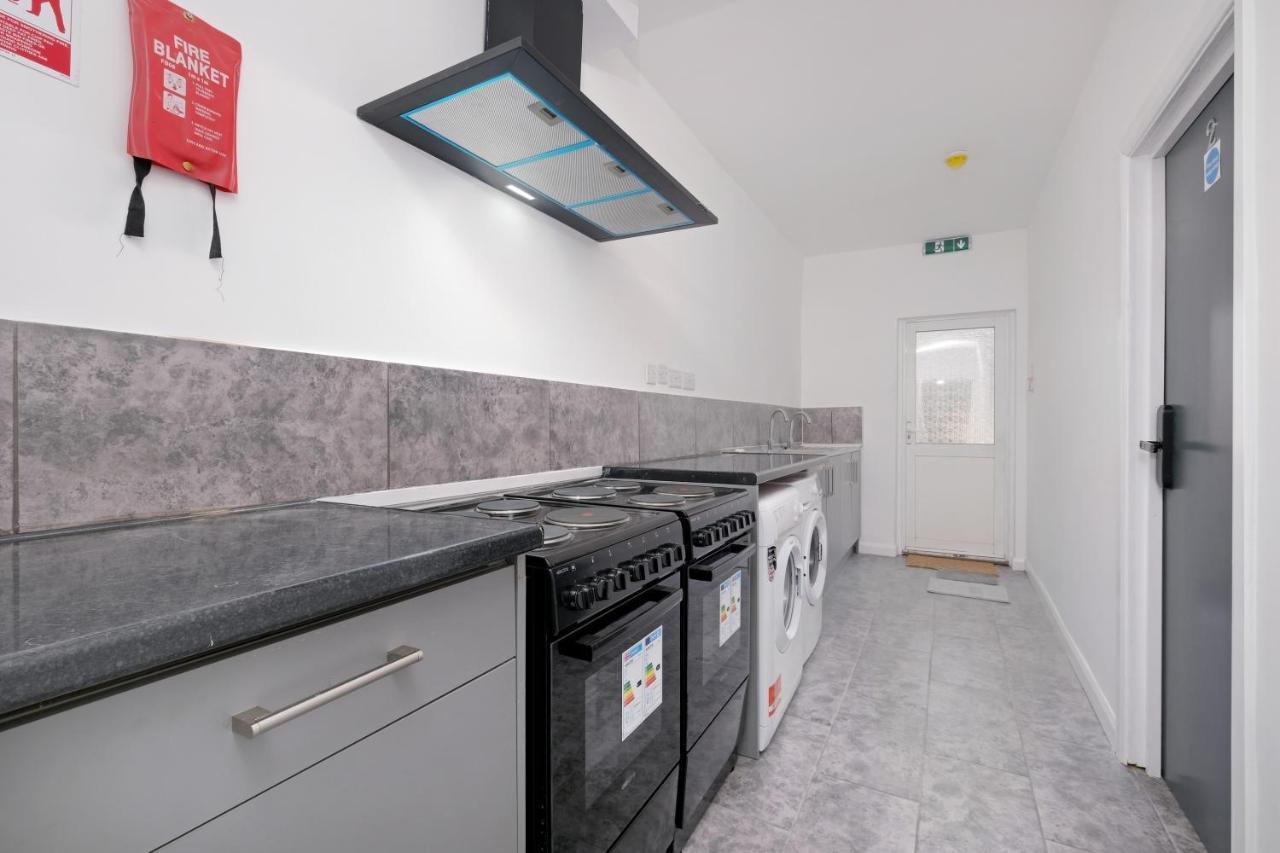 Wembley Fernbank Studios Sudbury Hill Harrow Self-Contained Studios With En-Suite מראה חיצוני תמונה