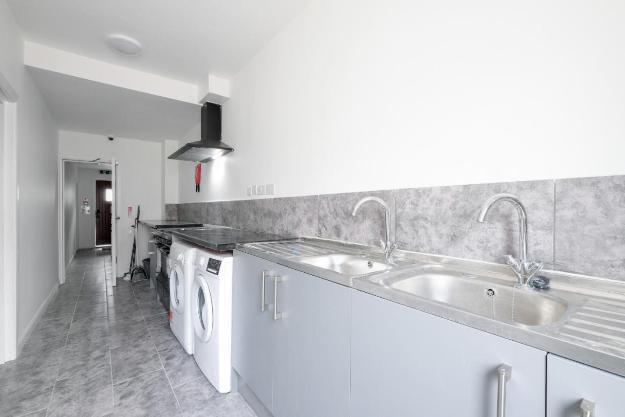 Wembley Fernbank Studios Sudbury Hill Harrow Self-Contained Studios With En-Suite מראה חיצוני תמונה