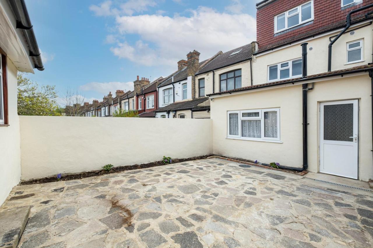 Wembley Fernbank Studios Sudbury Hill Harrow Self-Contained Studios With En-Suite מראה חיצוני תמונה