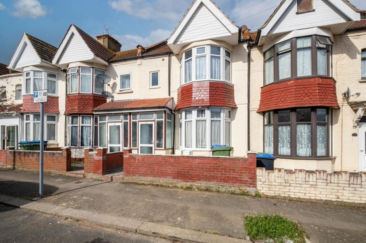 Wembley Fernbank Studios Sudbury Hill Harrow Self-Contained Studios With En-Suite מראה חיצוני תמונה