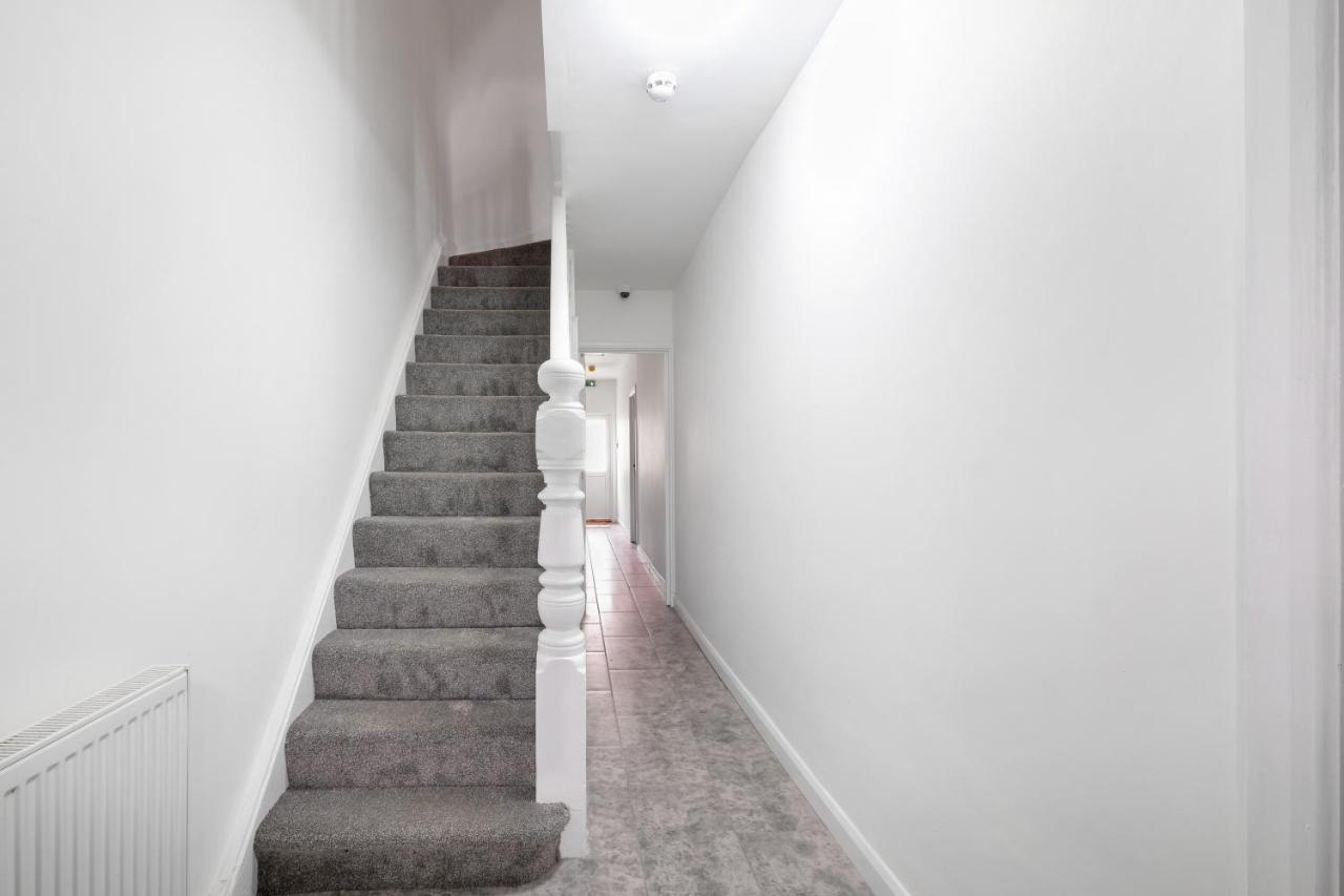 Wembley Fernbank Studios Sudbury Hill Harrow Self-Contained Studios With En-Suite מראה חיצוני תמונה
