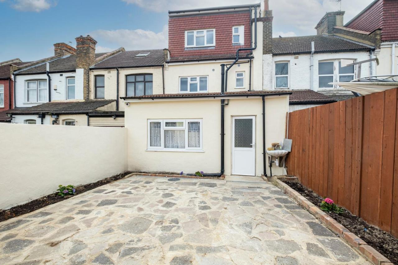 Wembley Fernbank Studios Sudbury Hill Harrow Self-Contained Studios With En-Suite מראה חיצוני תמונה