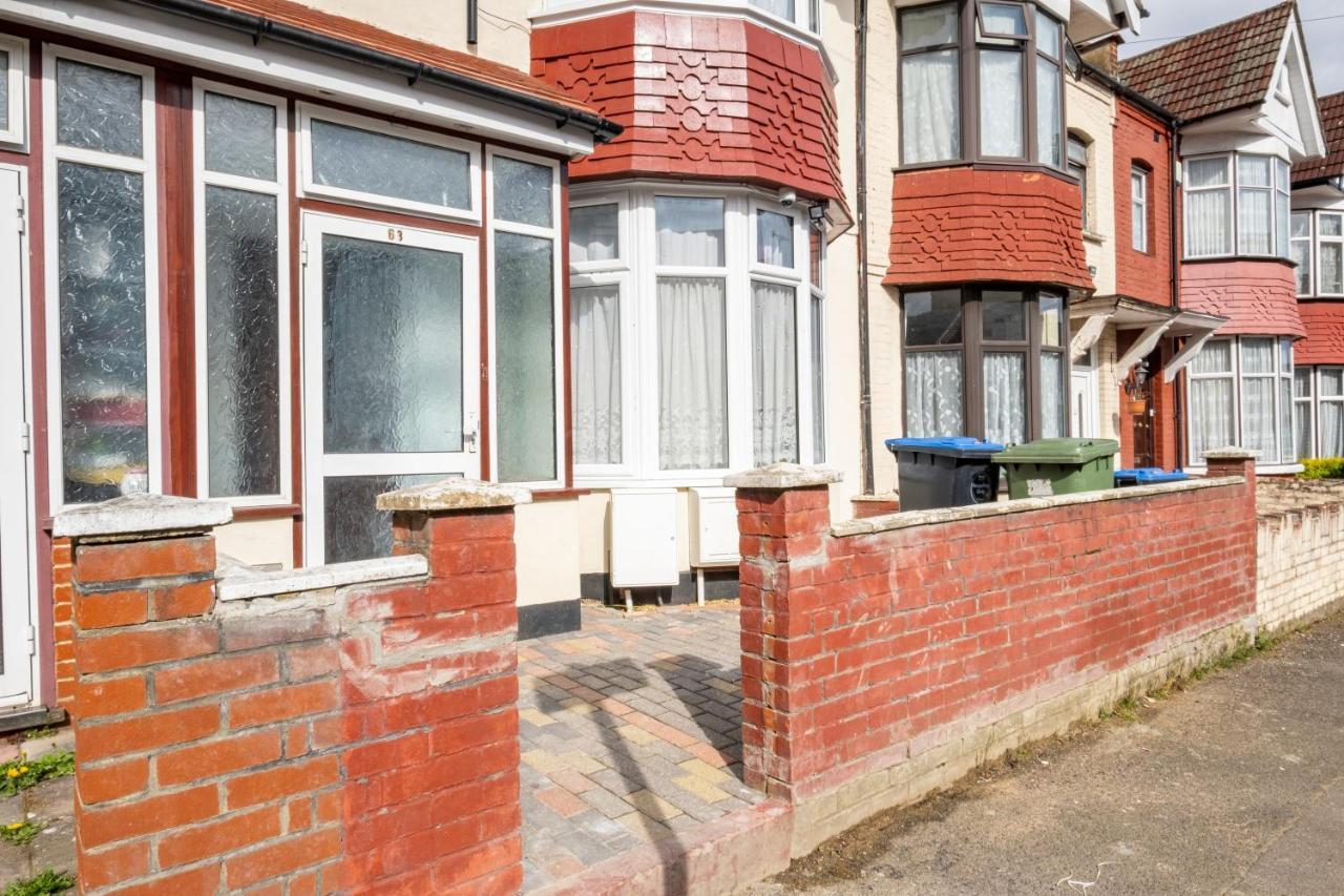 Wembley Fernbank Studios Sudbury Hill Harrow Self-Contained Studios With En-Suite מראה חיצוני תמונה