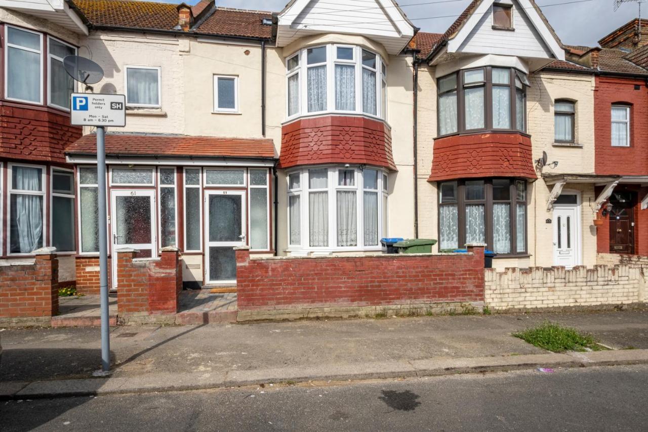 Wembley Fernbank Studios Sudbury Hill Harrow Self-Contained Studios With En-Suite מראה חיצוני תמונה