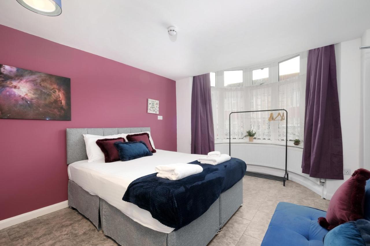 Wembley Fernbank Studios Sudbury Hill Harrow Self-Contained Studios With En-Suite מראה חיצוני תמונה