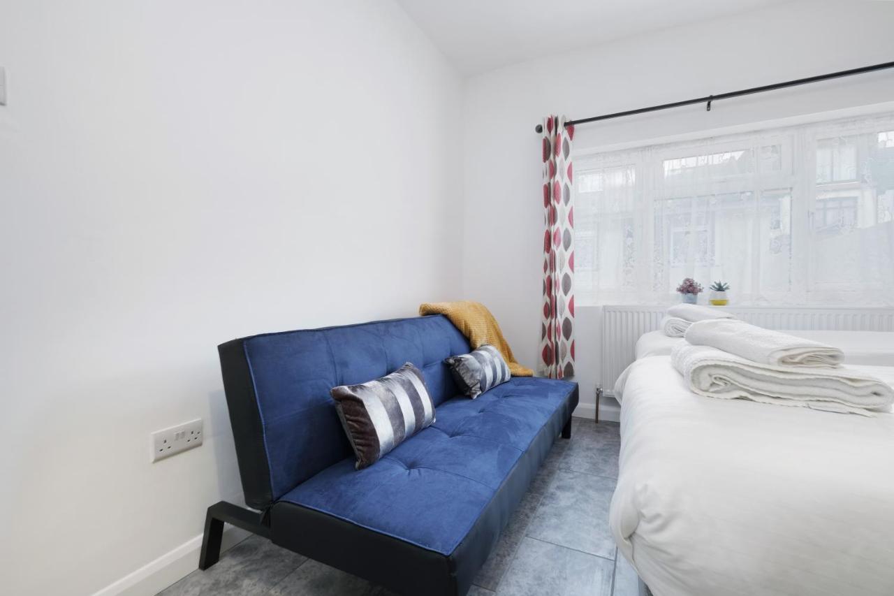Wembley Fernbank Studios Sudbury Hill Harrow Self-Contained Studios With En-Suite מראה חיצוני תמונה