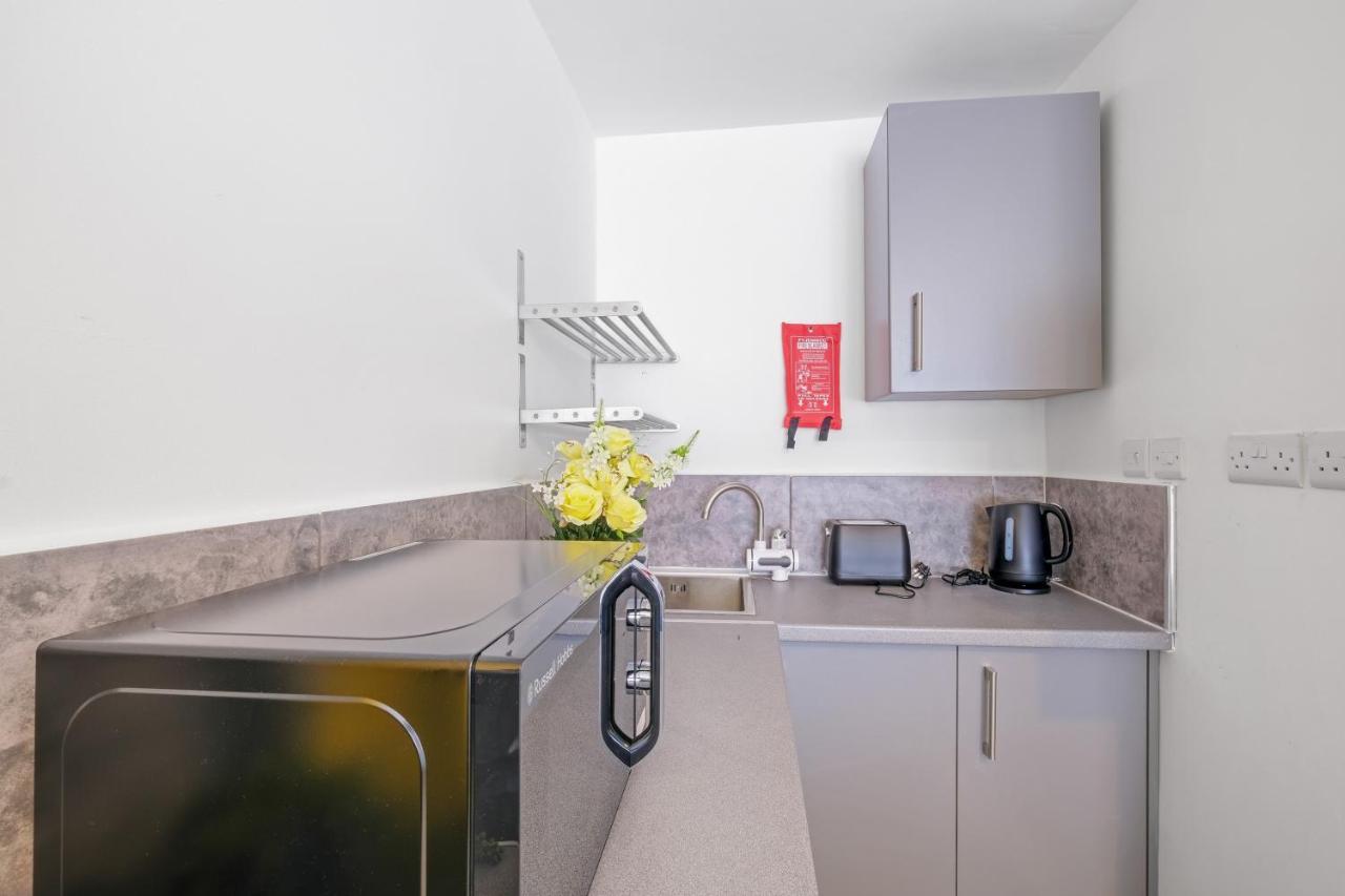 Wembley Fernbank Studios Sudbury Hill Harrow Self-Contained Studios With En-Suite מראה חיצוני תמונה