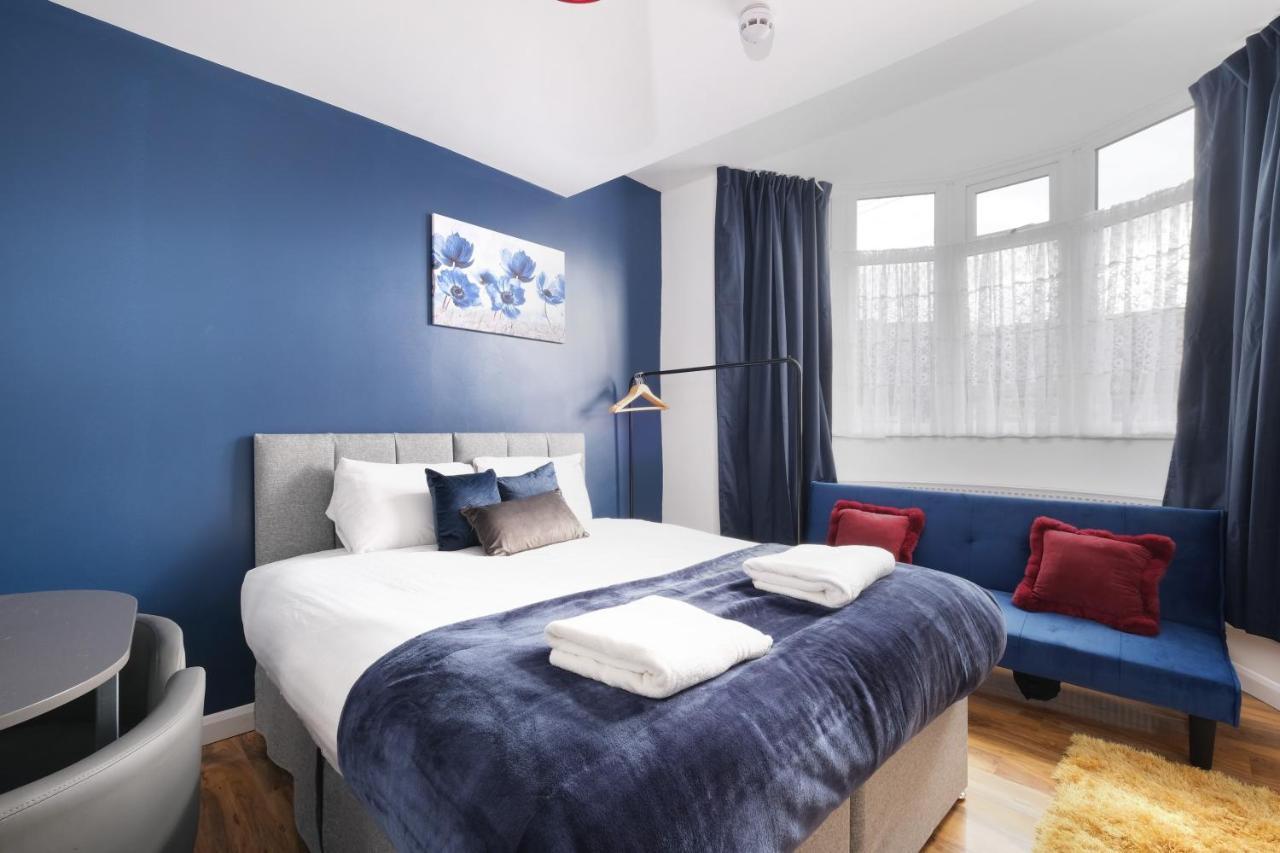 Wembley Fernbank Studios Sudbury Hill Harrow Self-Contained Studios With En-Suite מראה חיצוני תמונה