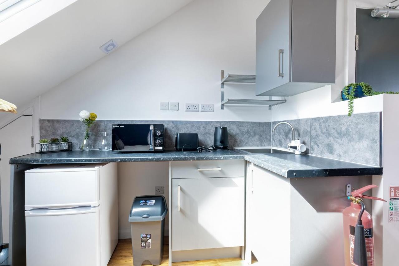 Wembley Fernbank Studios Sudbury Hill Harrow Self-Contained Studios With En-Suite מראה חיצוני תמונה