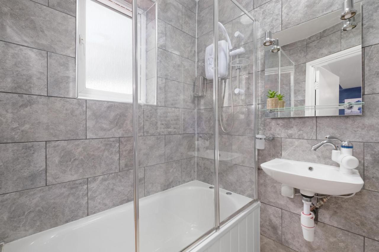 Wembley Fernbank Studios Sudbury Hill Harrow Self-Contained Studios With En-Suite מראה חיצוני תמונה