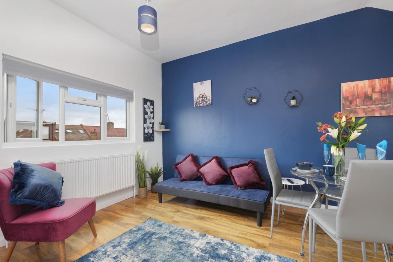 Wembley Fernbank Studios Sudbury Hill Harrow Self-Contained Studios With En-Suite מראה חיצוני תמונה