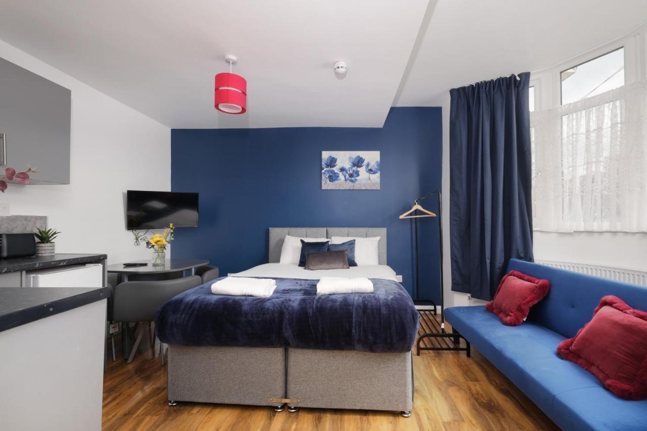 Wembley Fernbank Studios Sudbury Hill Harrow Self-Contained Studios With En-Suite מראה חיצוני תמונה