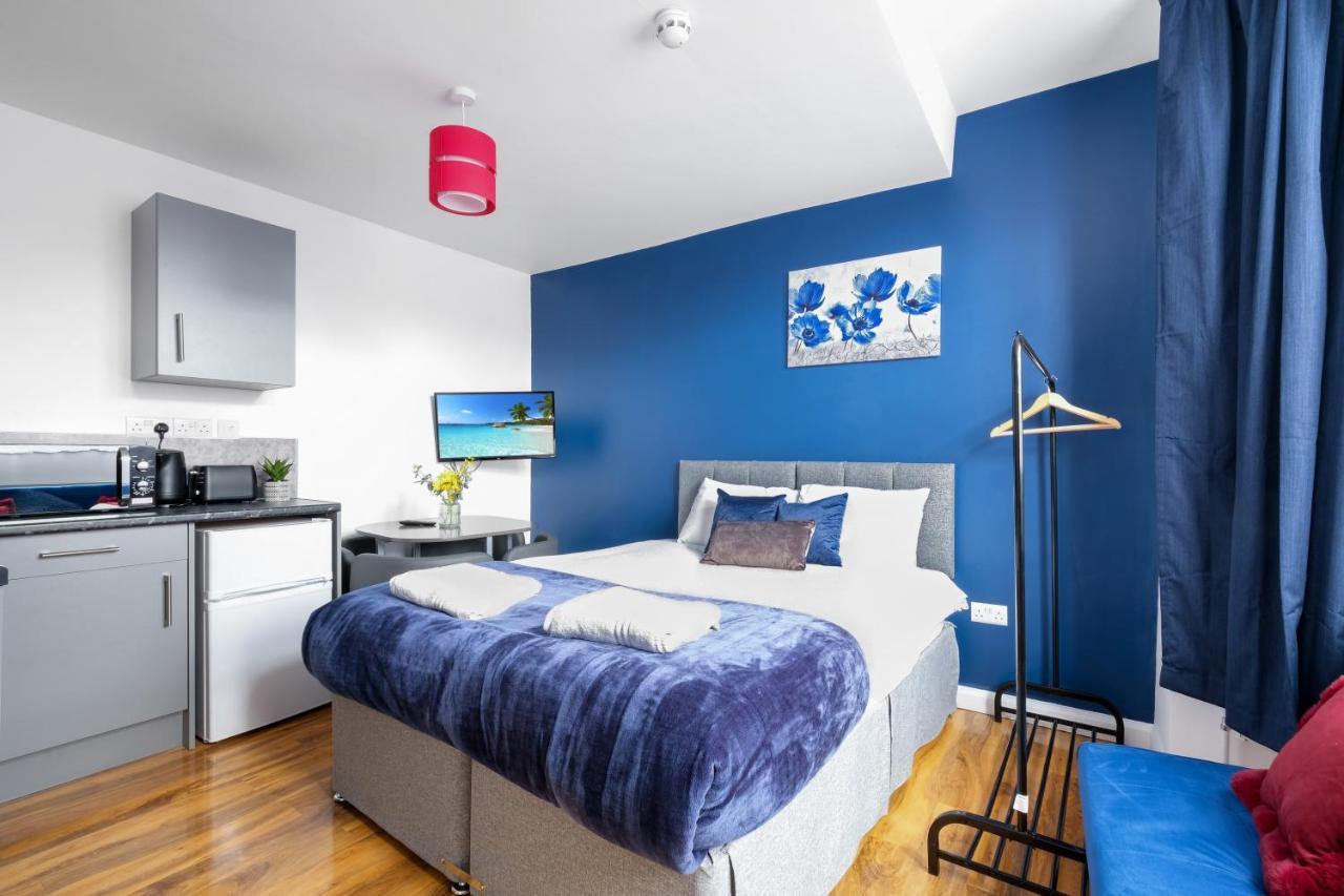 Wembley Fernbank Studios Sudbury Hill Harrow Self-Contained Studios With En-Suite מראה חיצוני תמונה