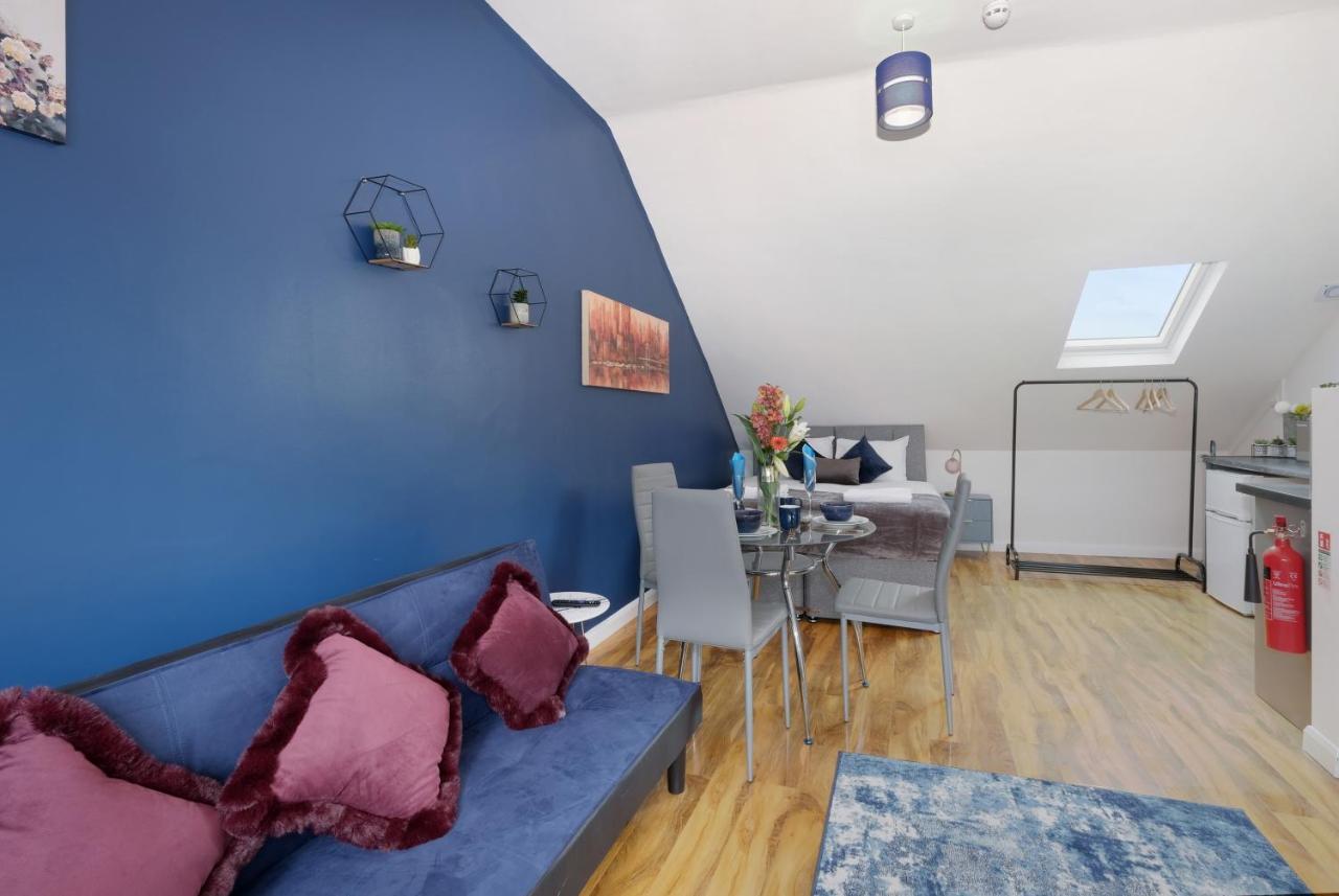 Wembley Fernbank Studios Sudbury Hill Harrow Self-Contained Studios With En-Suite מראה חיצוני תמונה