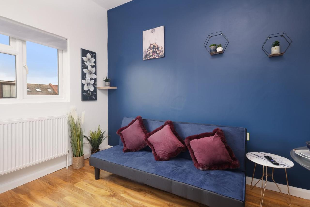 Wembley Fernbank Studios Sudbury Hill Harrow Self-Contained Studios With En-Suite מראה חיצוני תמונה